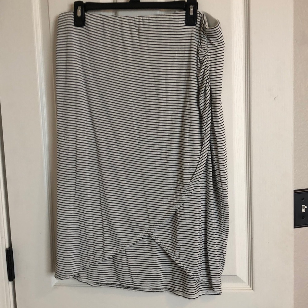Black and white mid length skirt